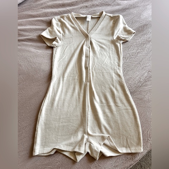 Forever 21 new romper - Picture 1 of 3
